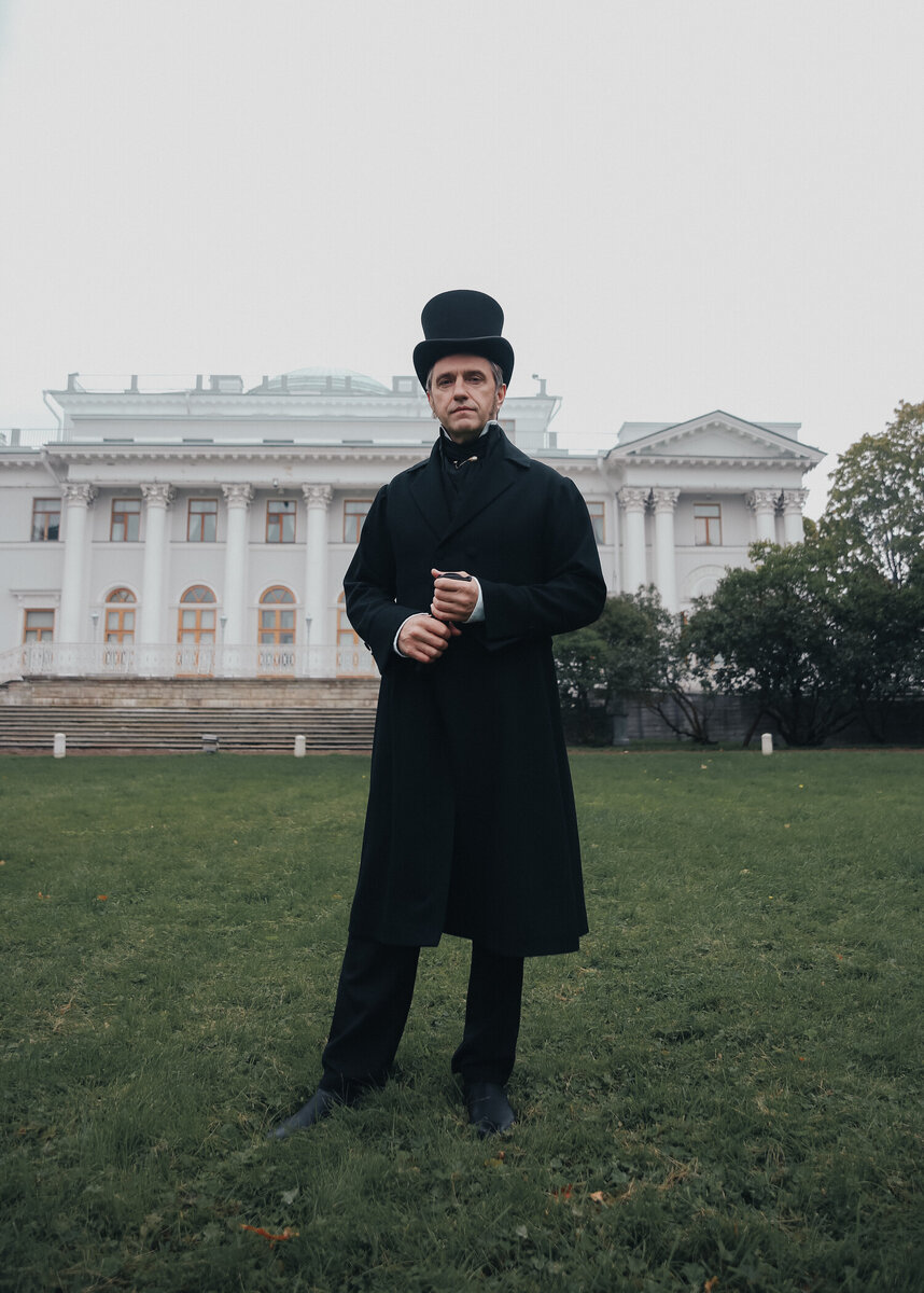 Владимир Вдовиченков в роли Рассказчика. Фото из сети