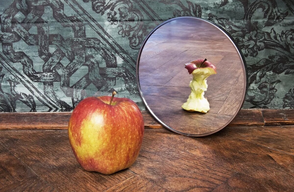 Возможно, со стороны жертва еще и выглядит нормально, но ощущает она себя съеденной и ничтожной  