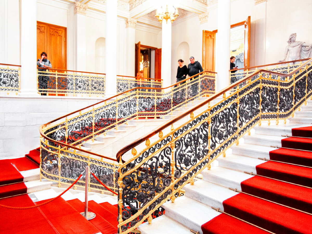 парадная лестница