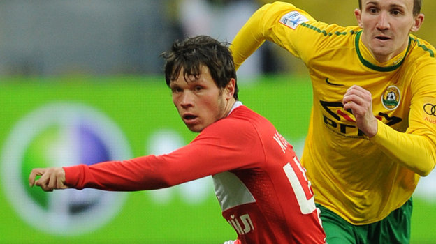 8 апреля 2012 года. Москва. «Спартак» — «Кубань» — 2:0. Спартаковец Александр Козлов (слева) против краснодарца Алексея Козлова. Фото Федор Успенский, «СЭ»