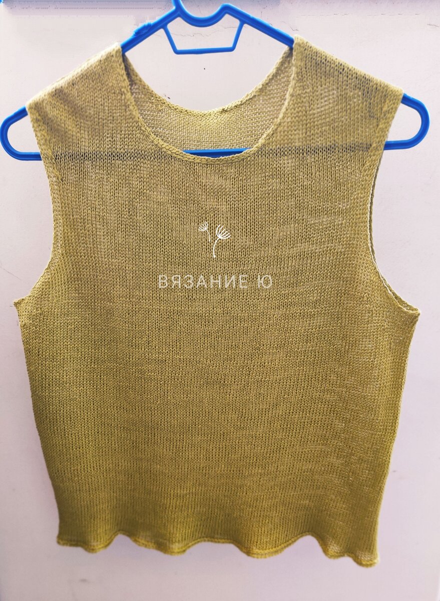 Низ немного фалдит, так как край был закрыт очень свободно - при желании можно закрыть потуже