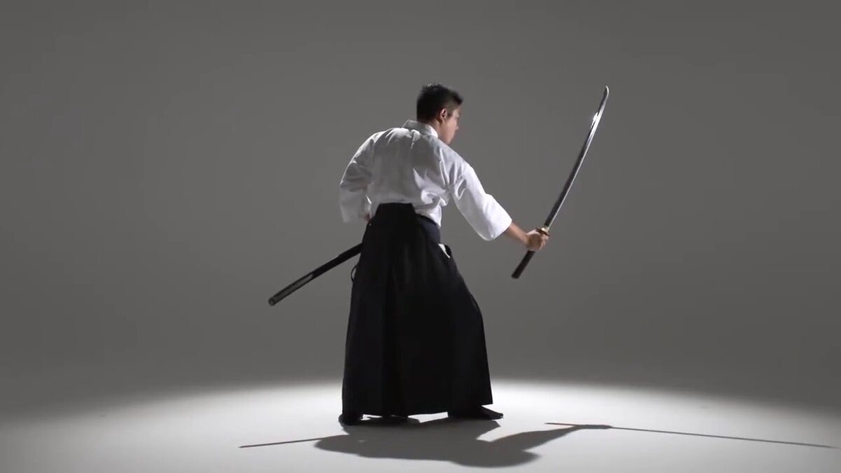 Махал мечом. Махал мечом. Махал мечом. Амазонка-воительница. Махал мечом.