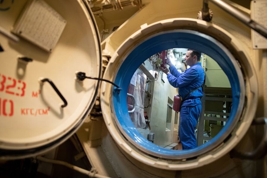    Член экипажа тяжелого ракетного подводного крейсера стратегического назначения проекта 941 «Акула» © Сергей Бобылев/ТАСС