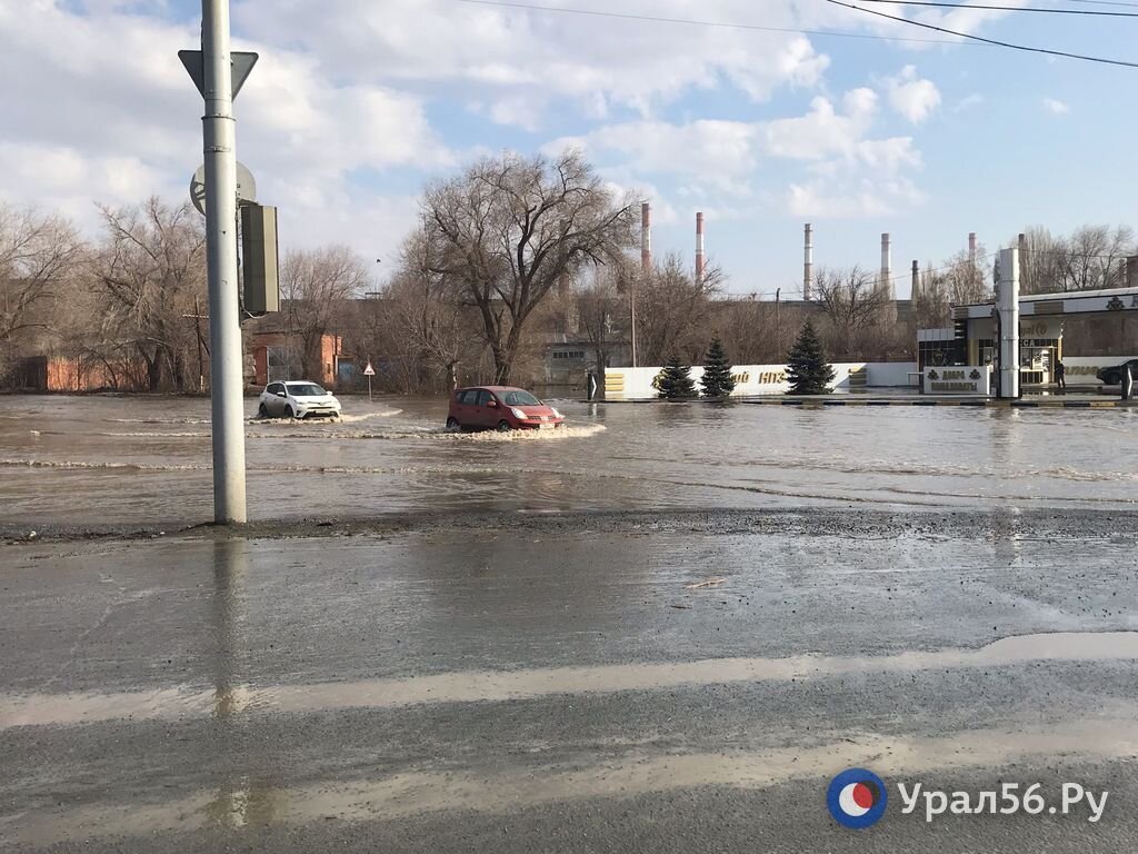    Машины глохнут, трамваи остановлены: обстановка в Орске из-за паводка на 3 апреля