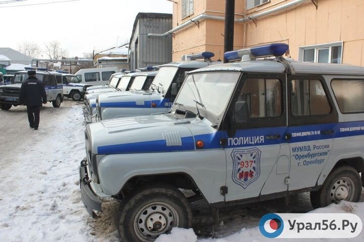    В Новотроицке вор сбил полицейского и прокатил его на капоте. Возбуждено уголовное дело