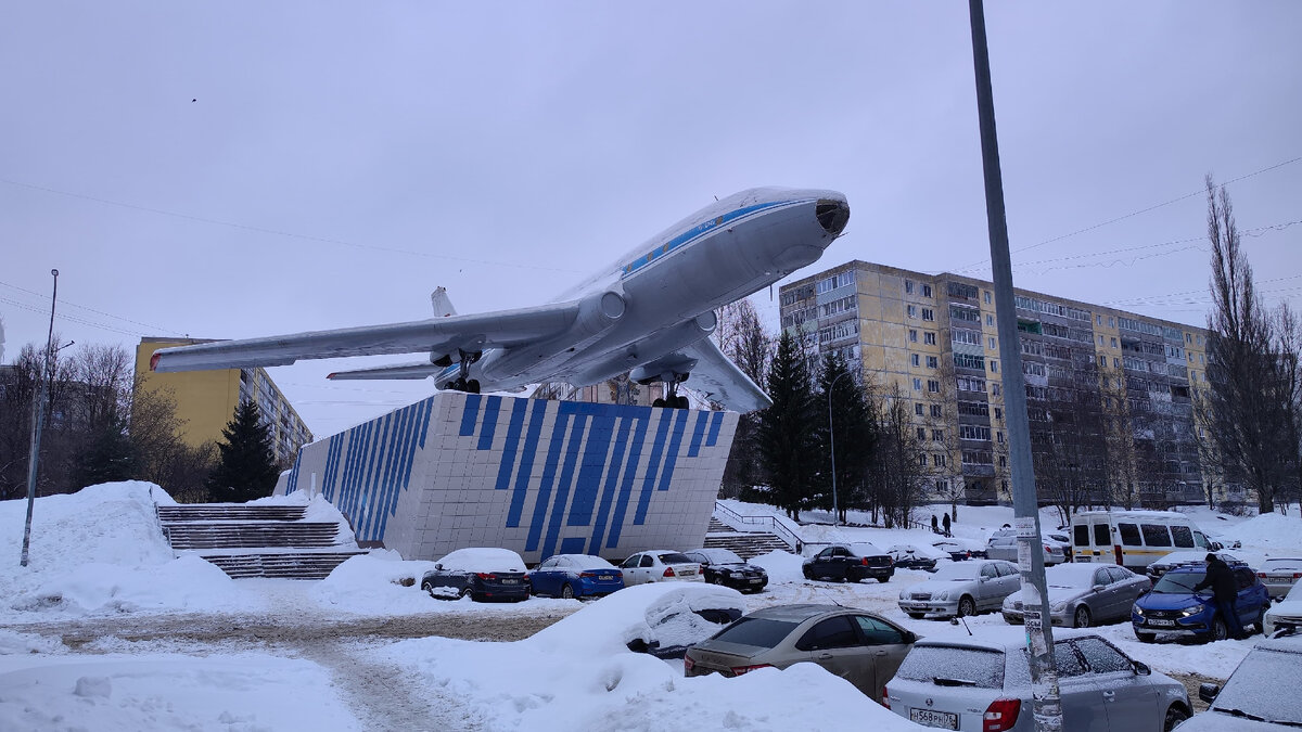 Где мы были — Рыбинск. Самолет во дворе Рыбинска Ту-104А. Путешествие на  машине. | МариЯ | Дзен