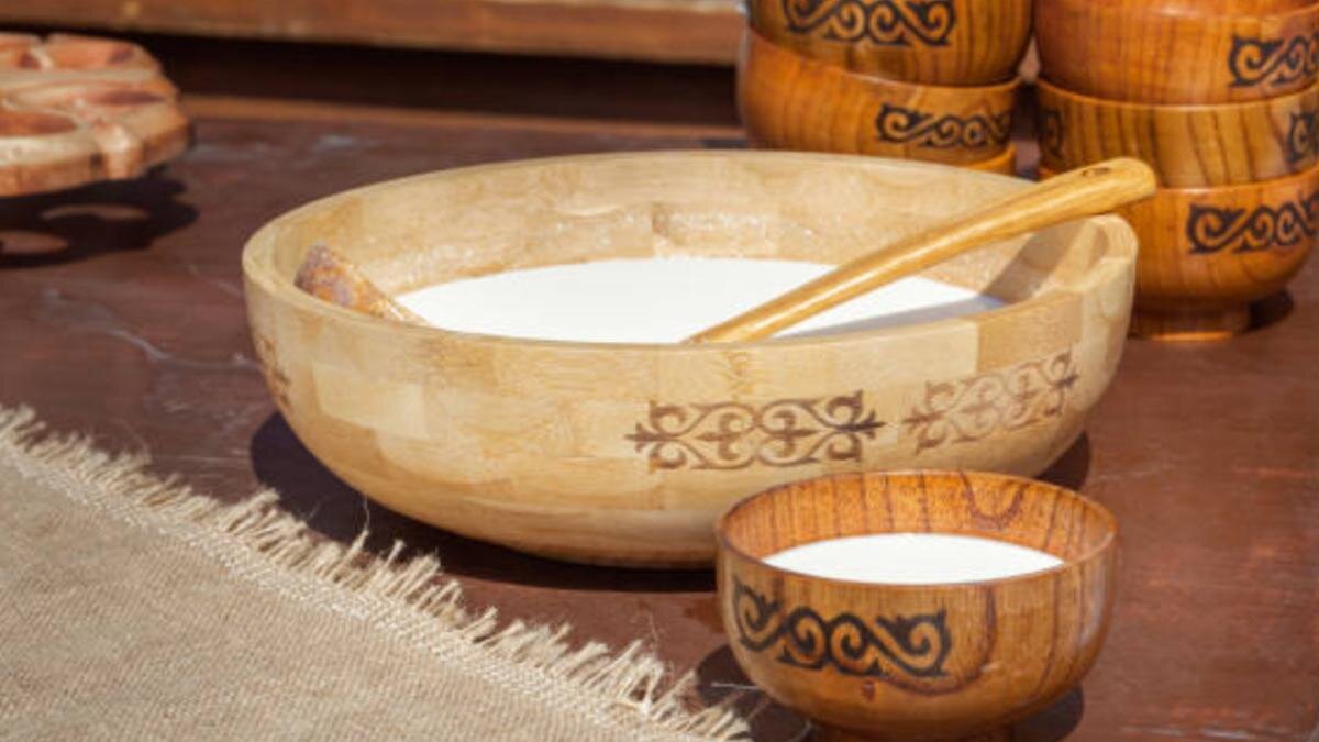    Шубат в национальной казахской посуде:iStockphoto