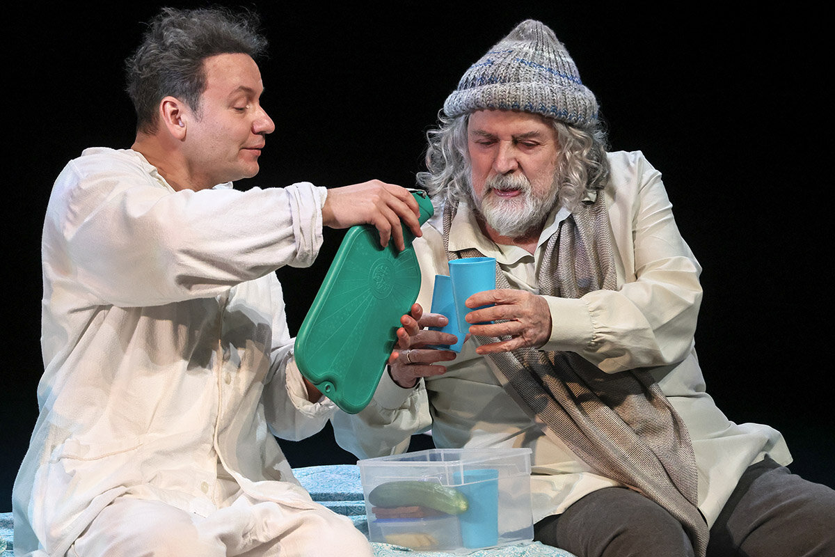 Александр Щербак / ТАСС📷Александр Олешко и Александр Ширвиндт в спектакле «Где мы?!∞! ...»