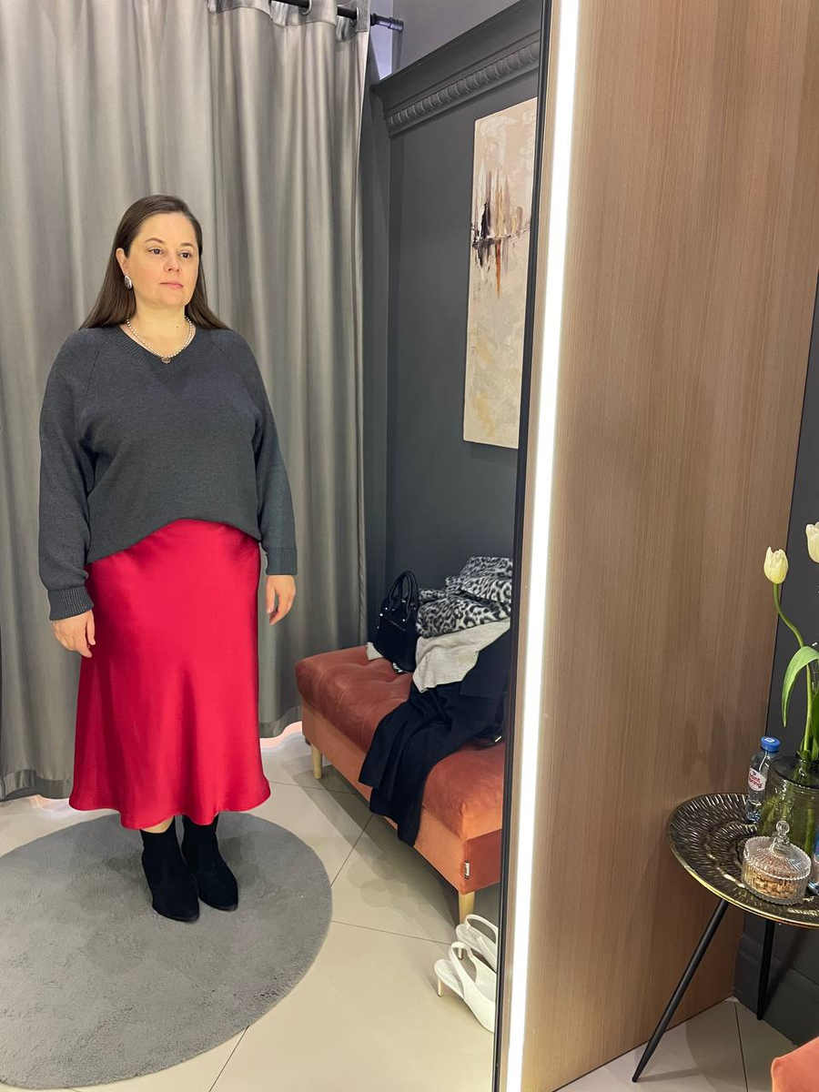 Замученная грустная женЩчина на этой фотографии - и сравните впечатление со следующей )