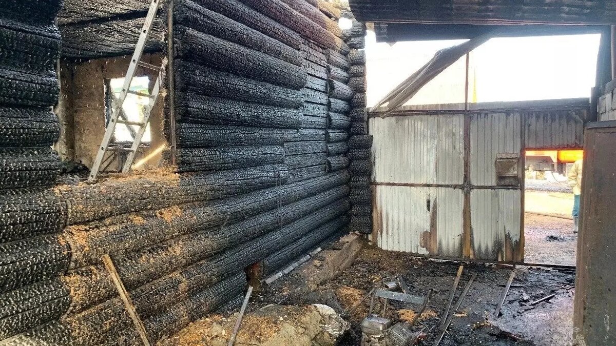     Пожар произошел в одном из поселков в Воткинском районе в минувший вторник.