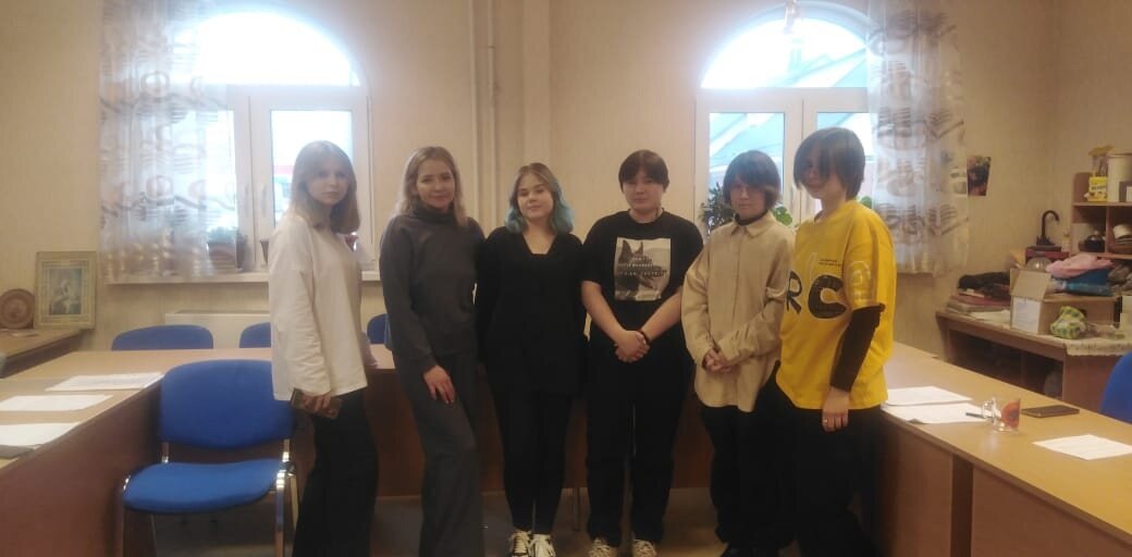 С учащимися воскресной школы храма во имя Смоленской Божией матери посёлка Талица провела мероприятие Ольга Кузнецова , наш партнёр, волонтёр и профориентолог