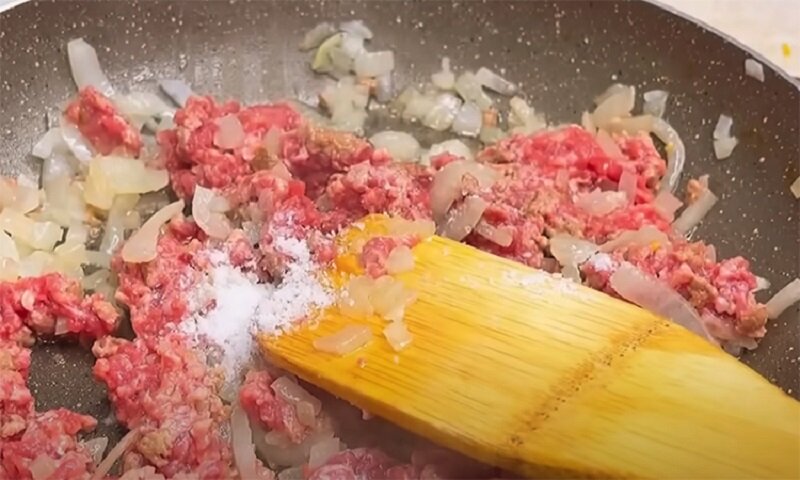 Готовим особые пирожки, сохраняя внутри всю сочность начинки