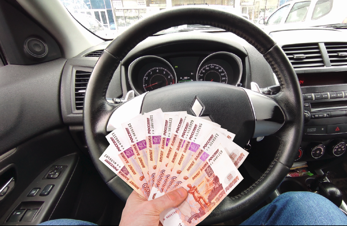 За него закон о защите прав потребителей, который запрещает обуславливать приобретение одних товаров/услуг обязательным приобретением других товаров/услуг. Судебная практика исходит из того, что условия договора между продавцом/исполнителем и потребителем об оплате обязательств, которые перед потребителем не осуществлялось, либо которые нарушают равноценность встречных обязательств могут быть признаны судом недействительными.