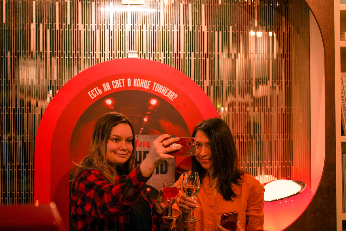 Это мы с Олей на презентации Тоннеля. Фото Софья Бесаева (РЕШ)