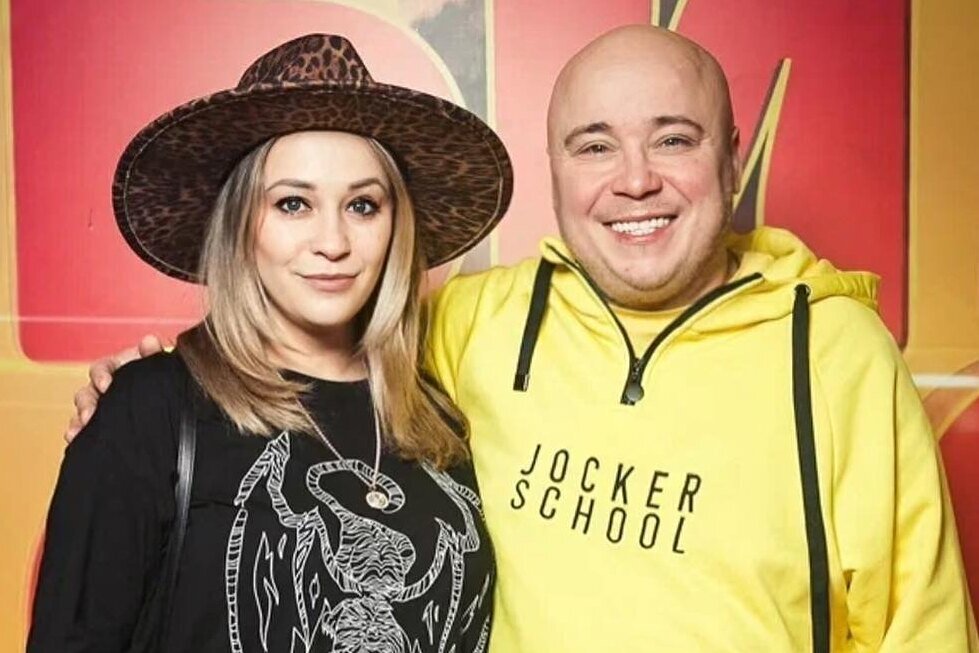 Отец жена и дочь. Общая жена. Новая жена папы. Дети от первого брака. Отец и дочь.