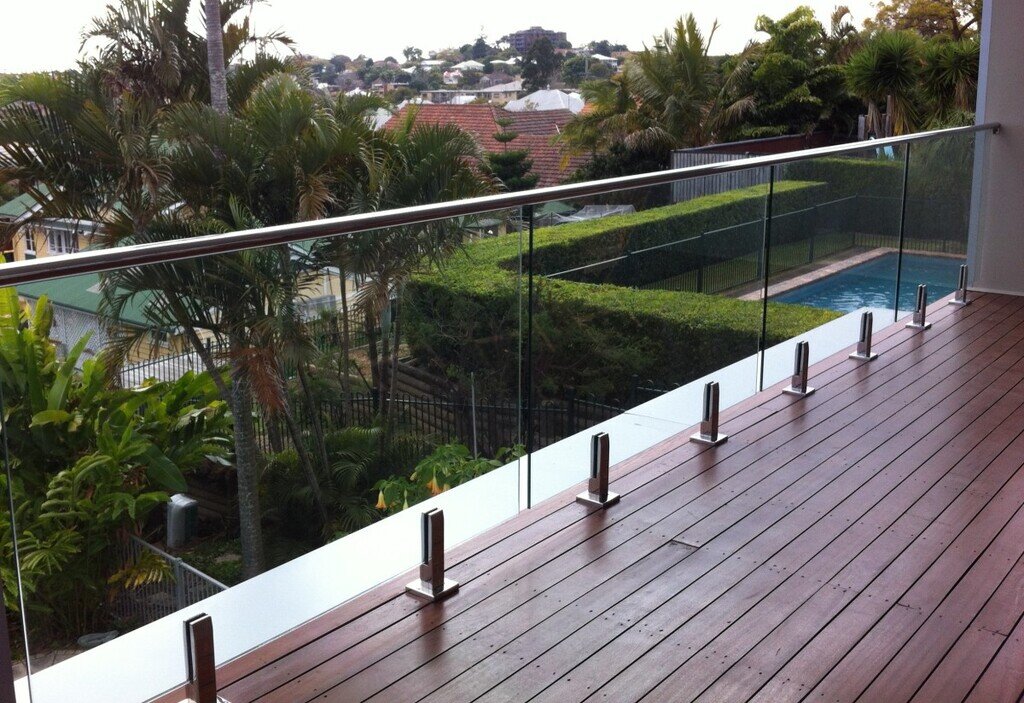 стеклянные перила террасы