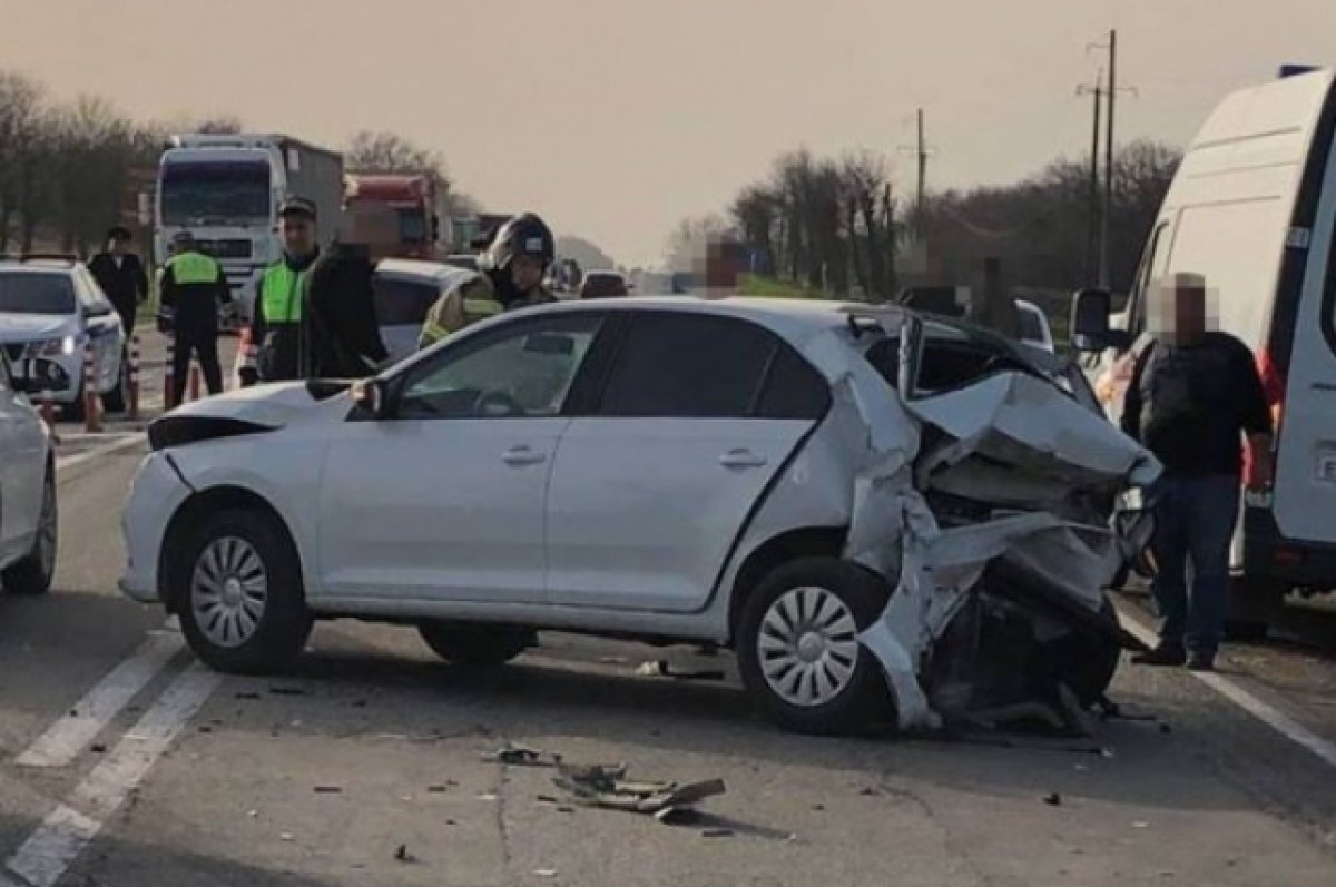    Житель Краснодара на грузовике протаранил четыре автомобиля в Адыгее