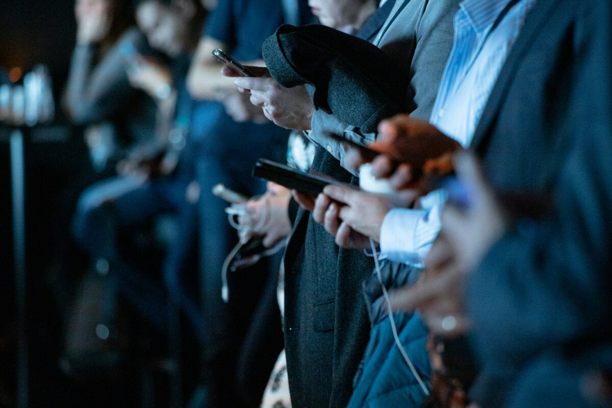 https://unsplash.com/photos/people-using-phone-while-standing-qZenO_gQ7QA?utm_content=creditShareLink&utm_medium=referral&utm_source=unsplash