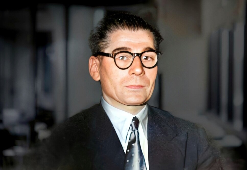 Лесли Флинт.