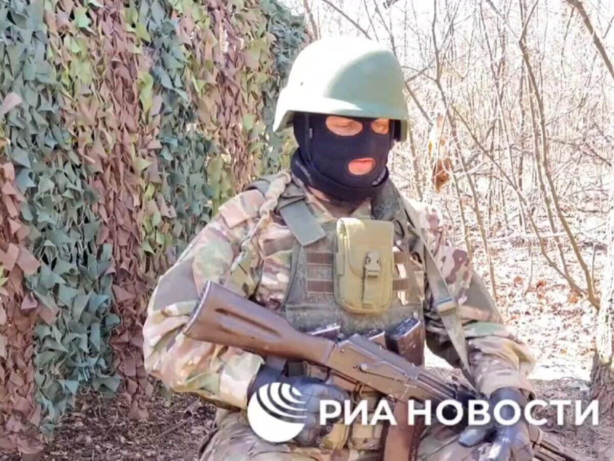    Военнослужащий: "Самое страшное – столкнуться в бою с собственным братом"© РИА Новости