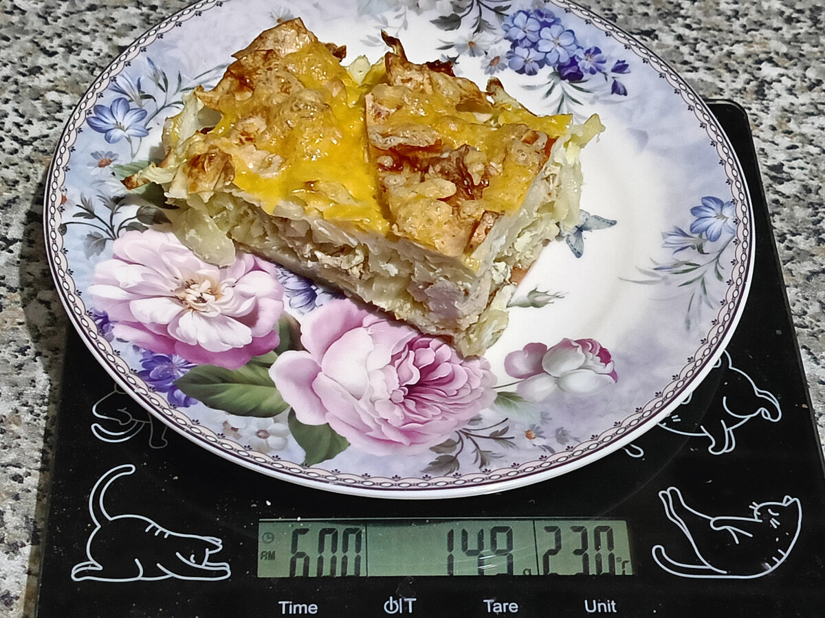 Запеканка и кофе с молоком.