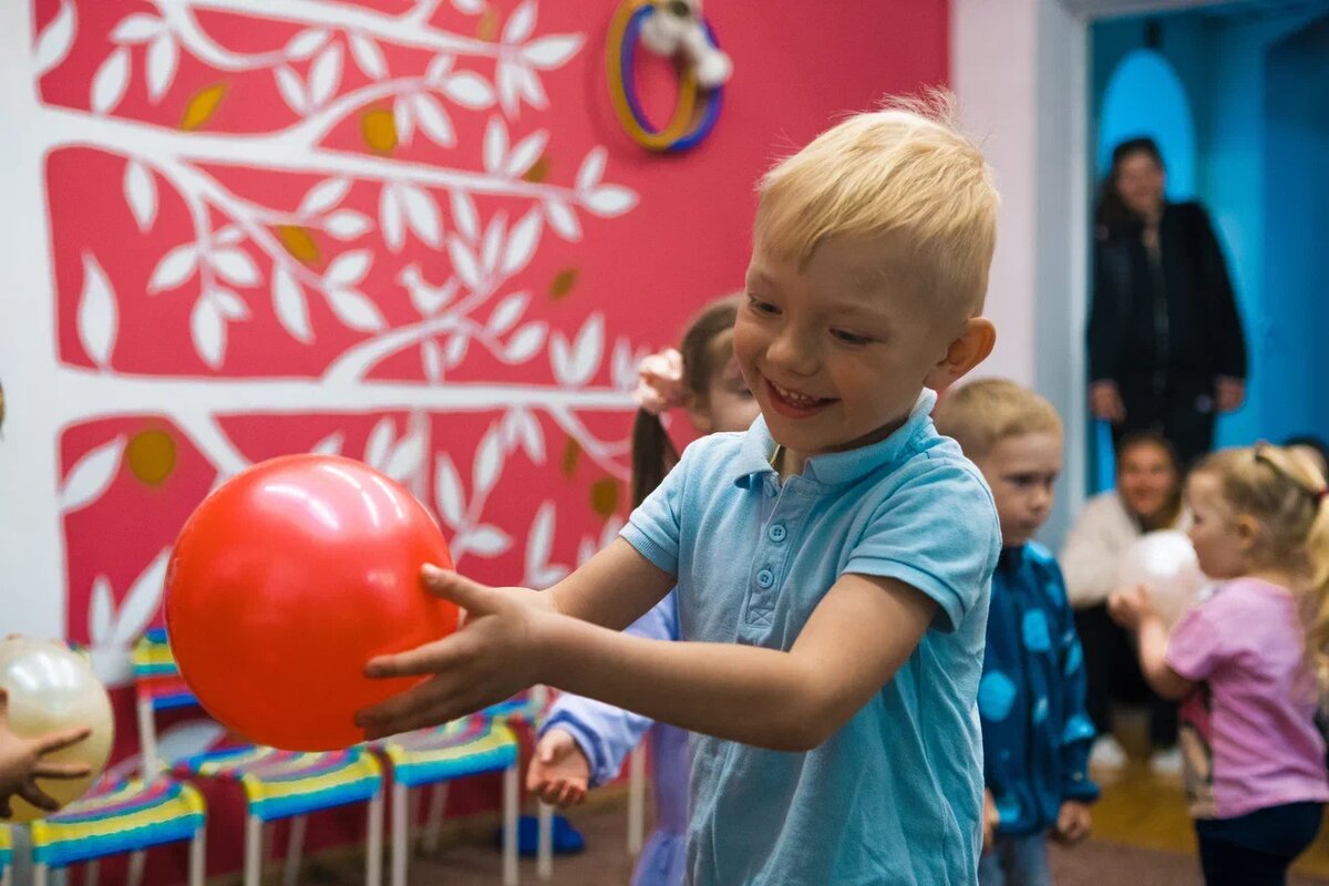 На занятии в Центре развития «Воспитание искусством»