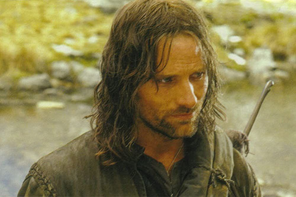 — Э–э, — усмехнулся Колоброд, — чтобы выглядеть как я, надо бродить в глуши годами. ("Властелин колец")