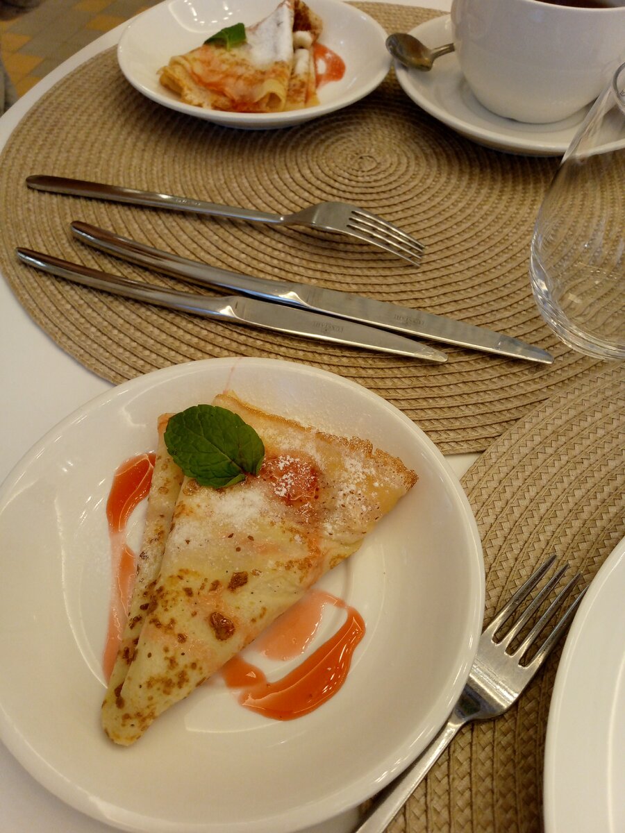 блюда на масленицу. масленица. масленичные блины. блины на масленицу фото необычные. где поесть блины в москве на масленицу.