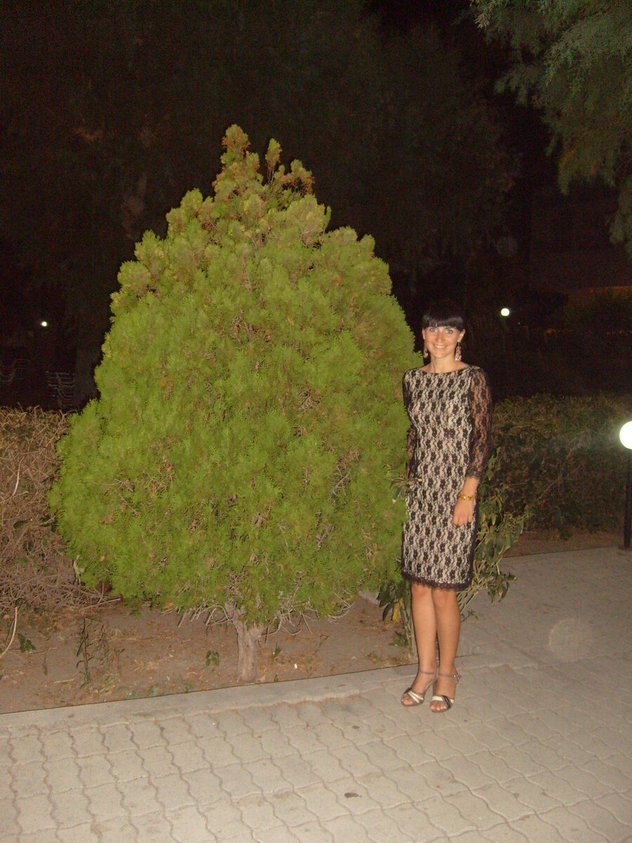 Оленька и вечернее платье в Греции, 2013 г.