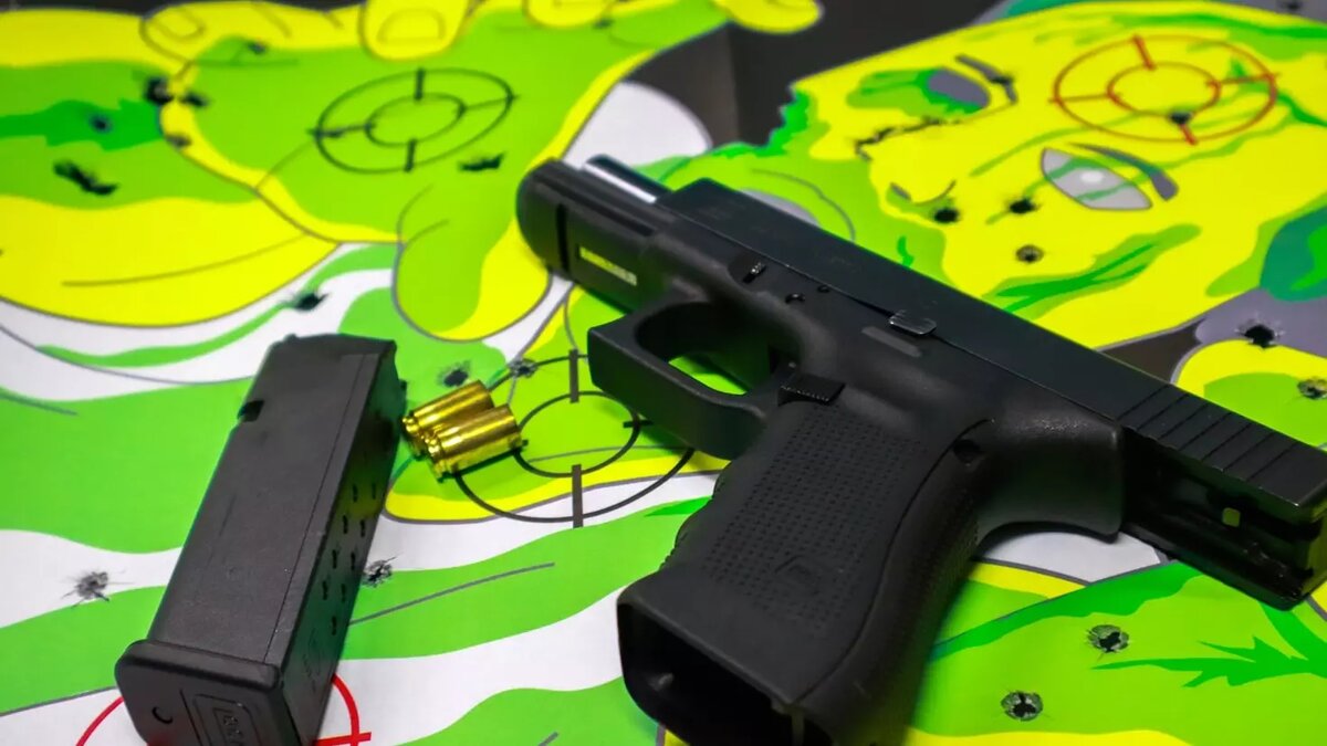     В Ростовской области огласили приговор двум мужчинам, напавшим на машину бизнесмена ради грабежа, рассказали в управлении ФСБ.