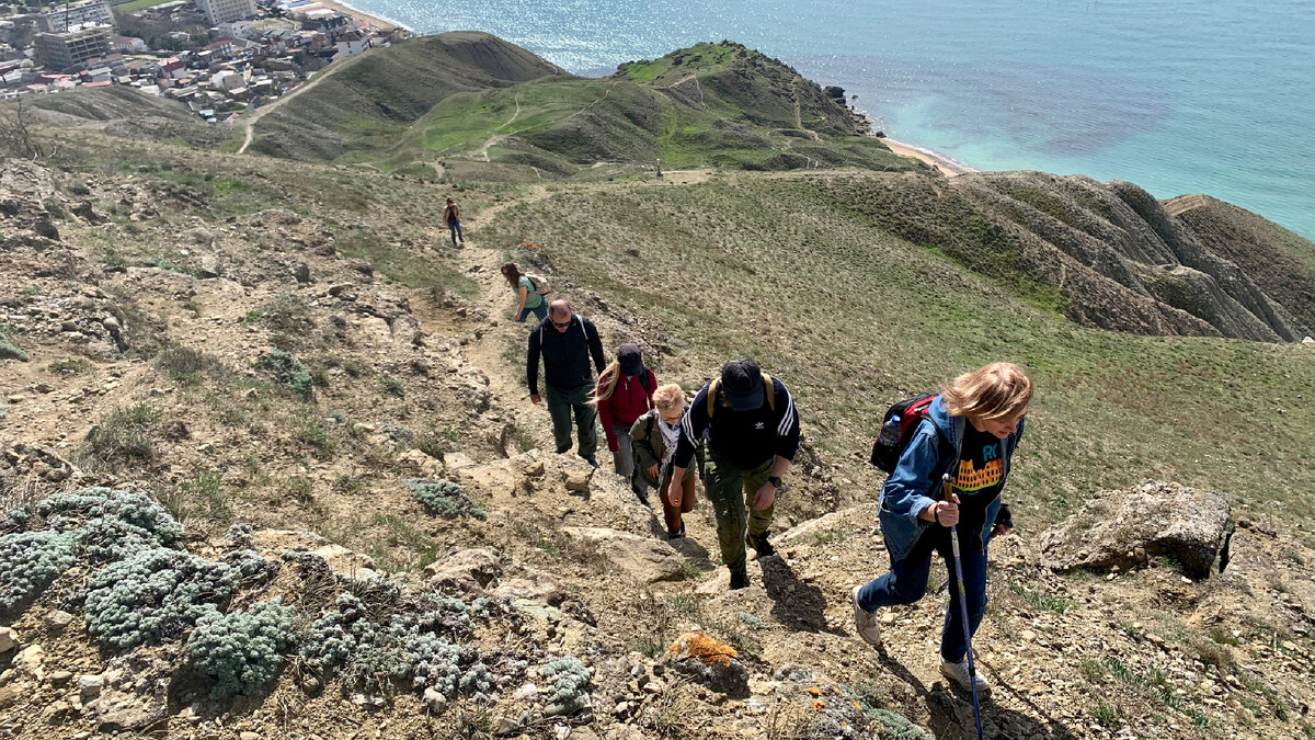 Подъем по тропе из ПГТ Орджоникидзе.