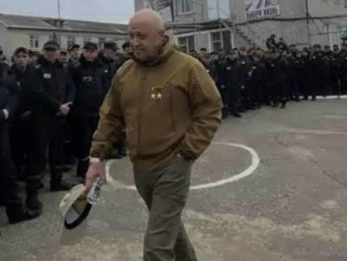 Вербовка заключенных в ряды "Оркестра"