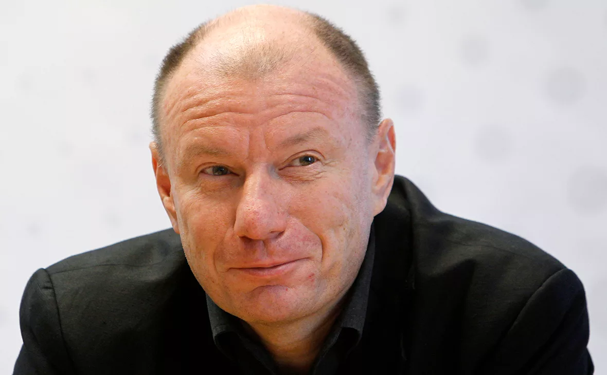 Владелец крупнейших долей в Тинькофф-банке и Росбанке собственной персоной