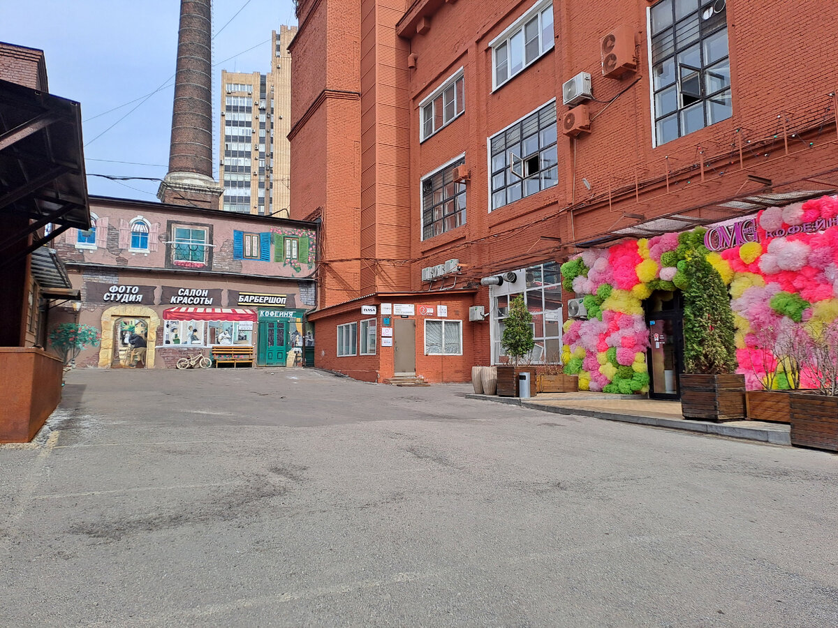 Это на Курской такая красота в Бизнес Парке. Здесь второй пакет забирала.