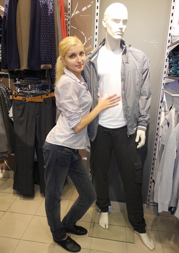 Автор в 2011 г. В должности консультант кассир. Бренд Sela