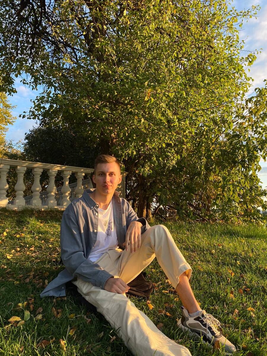 Тут мне всего 19 лет. Хожу на работу и чувствую себя супер взрослым. 