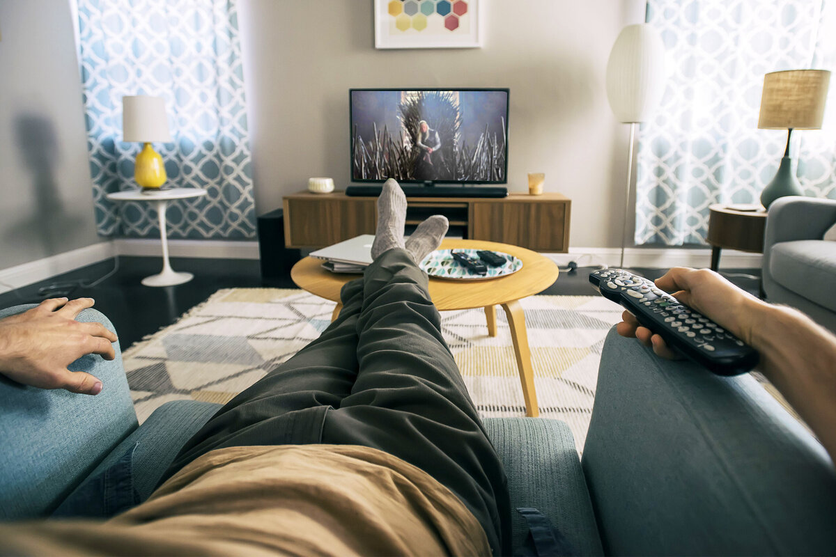     Почему мы смотрим сериалы запоем и как с этим справляться