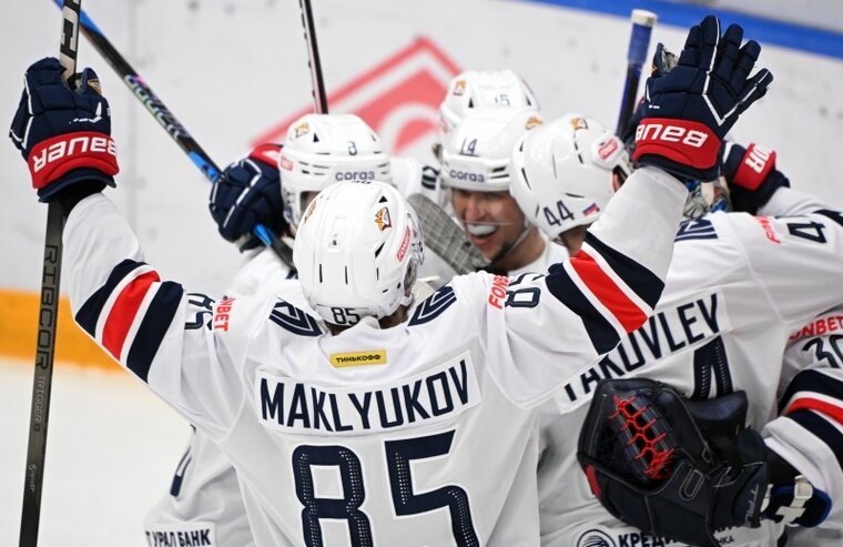 корреспондент кхл в екат. автомобилист выиграл сегодня. автомобилист фото игры. хоккеист автомобилист. автомобилист выиграл сегодня.