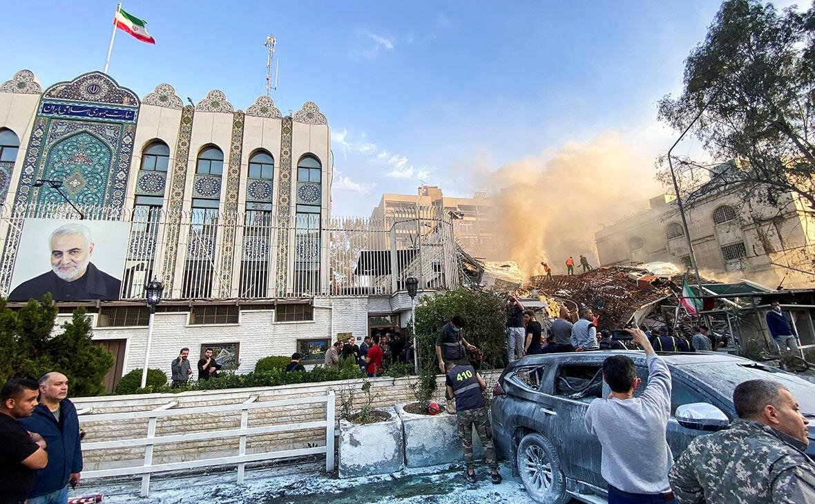 Глава Ирана заявил о намерении отплатить Израилю за нападение на консульство в Сирии.