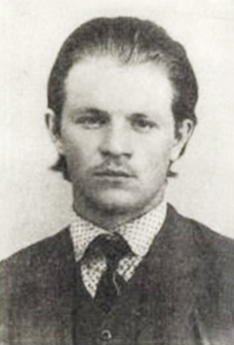 Алексей Иванович Деньшин родился в Вятке 26 сентября 1893 г. 
Базовое образование он получил в Вятском Александровском реальном училище, а позже поступил в Московское училище живописи, ваяния и зодчества, учился во ВХУТЕМАСе в классе И. Машкова. 
А. И. Деньшин — один из создателей Вятского художественно-исторического музея (1910), сумел сохранить и возродить старинный вятский промысел – производство дымковской игрушки. К началу ХХ века в Вятке жила только одна мастерица, которая помнила все приёмы и секреты народного промысла. С её помощью и благодаря энтузиазму Деньшина, дымковская игрушка жива по сей день.
Умер в Кирове 30 декабря 1948 года.
Источник: Вятский художественный музей

