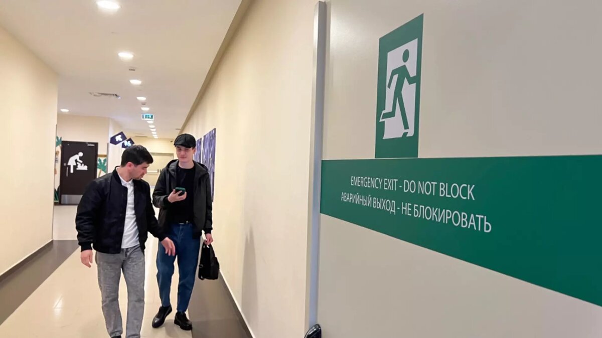     После теракта в «Крокусе» лучшие умы государства перебирают идеи, как же предотвращать подобные трагедии. Отдельные девелоперы и депутаты вдруг выступили за «пересборку» систем безопасности ТЦ: выдать оружие охране, это поможет справиться с терактами. Представителям отрасли есть, что возразить