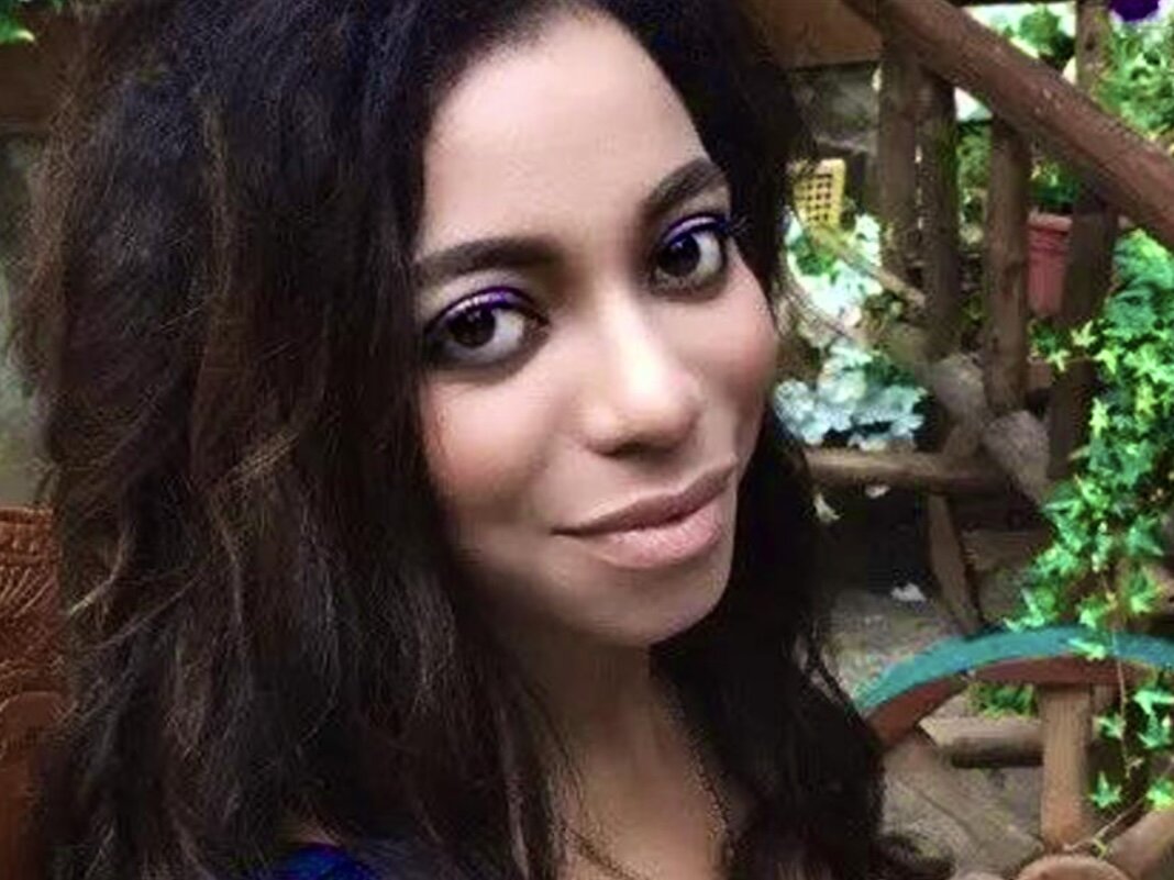 Либерж улыбается. Здесь у нее все хорошо