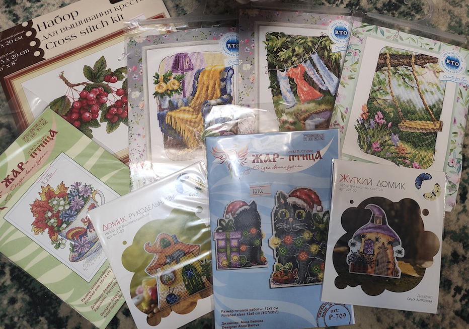 покупки наборов - вот у РТО - упаковка у подвесом. К тому же она плотная. Такую просто так не найти. Если один раз открыть уже будет заметно, что набор вскрывали. А наборы Жар-Птицы вскрываются легко.