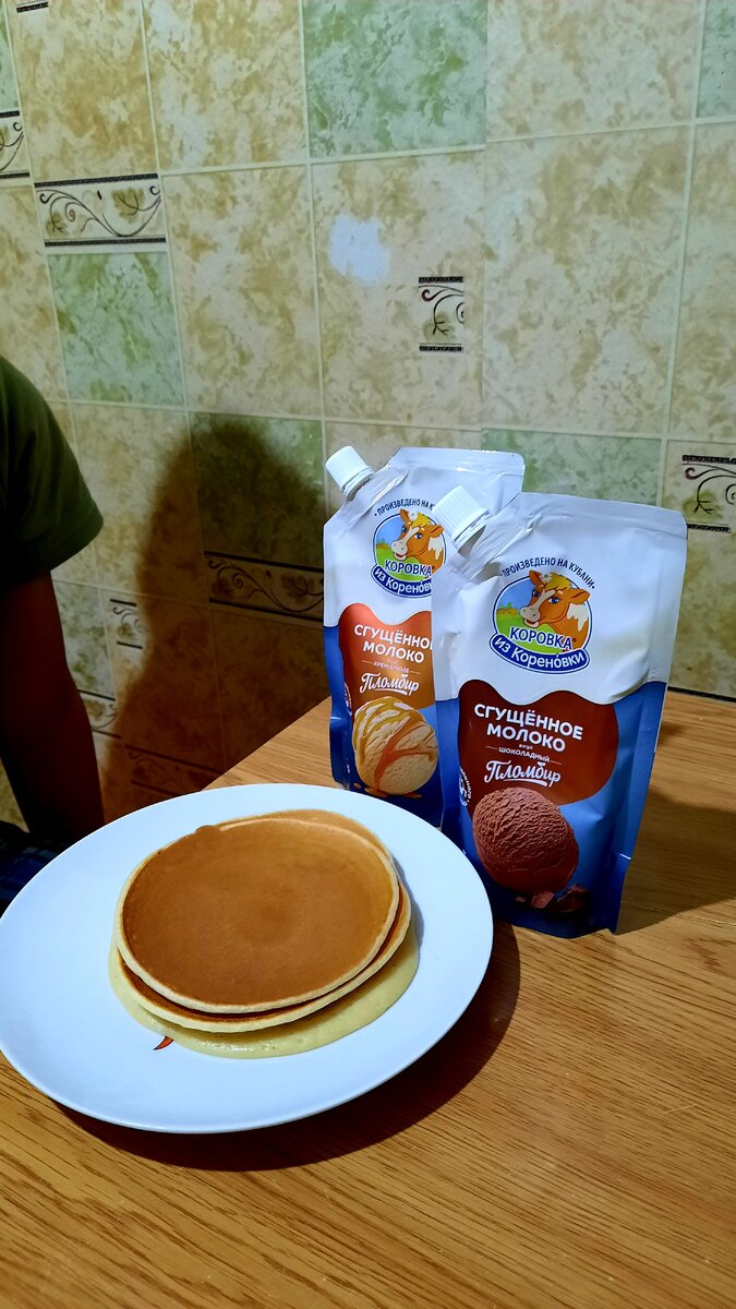 Вот как эти блины, например) в воскресенье делала) кстати, если увидите в магазине такую сгущёнку - берите не раздумывая, очень очень вкусная) по акции брала, по 109 рублей у нас в магните 