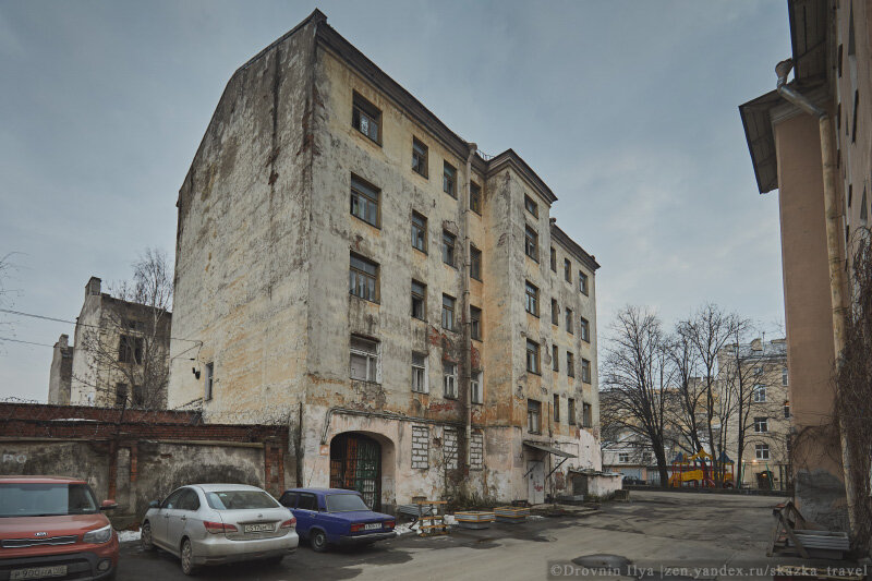 Дома рядом с Невой