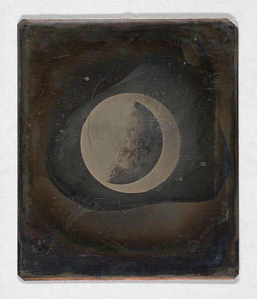 Фотография Луны Джона Уильяма Дрейпера, сделанная в 1840 году, источник: https://petapixel.com/2023/06/14/a-brief-history-of-the-very-first-moon-photos-ever-taken/