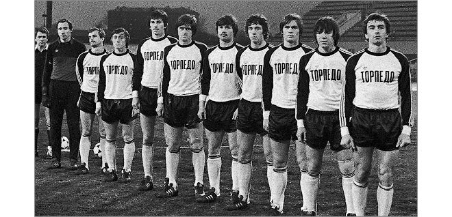«Торпедо» образца 1981 года. Перед стартовым матчем с «Кайратом». Справа налево Александр Гостенин, Николай Васильев, Валерий Петраков, Анатолий Раденко, Александр Полукаров, Василий Жупиков, Юрий Суслопаров, Анатолий Соловьёв, Андрей Редкоус, вратарь Вячеслав Чанов. За кадром остался капитан команды Виктор Круглов.