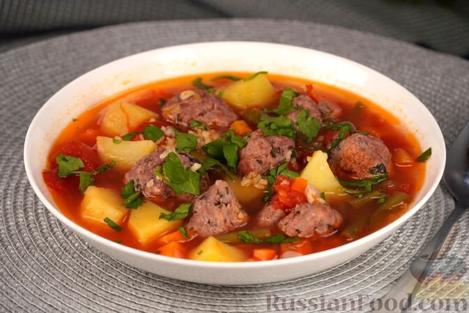 фарш мясной, картофель, булгур, помидоры в собственном соку, фасоль стручковая, лук репчатый, морковь, хмели-сунели, соль, перец черный молотый, петрушка, масло растительное