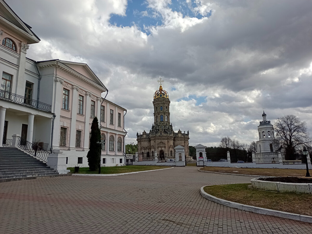 Вид от дворца на Храм. Из личного архива