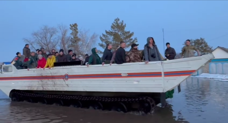    Краснохолм в воде: видеокадры эвакуации жителей на катере Белов Михаил Александрович